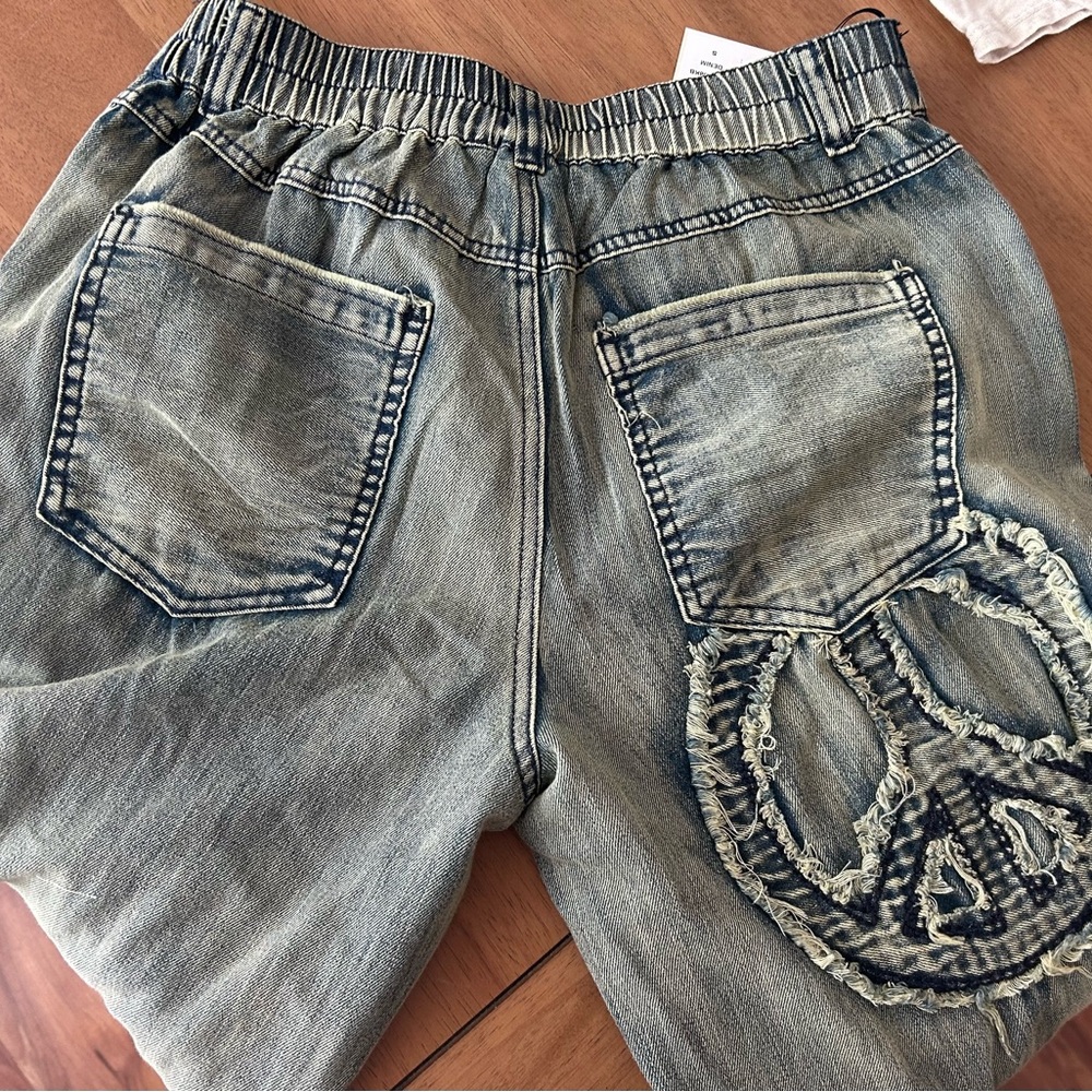 Blue Velvet- NWT Distressed Peace Sign Women Jeans, Size small - Picture 3 of 7